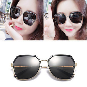 Jauns saulesbriļļu modelis ar metāla rāmi un UV aizsardzību