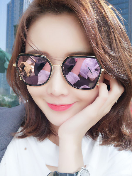 Jauns saulesbriļļu modelis ar metāla rāmi un UV aizsardzību