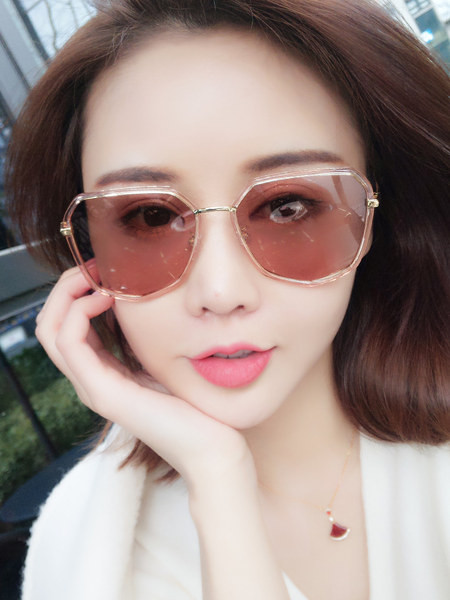 Polarizētas saulesbrilles sievietēm vairākās krāsās