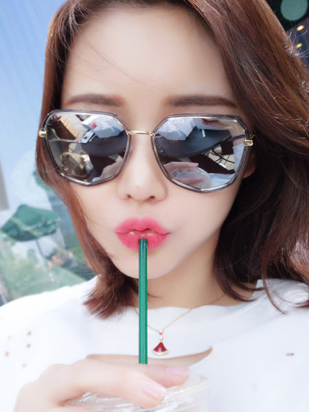 Polarizētas saulesbrilles sievietēm vairākās krāsās