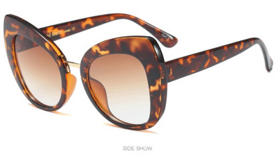 Ochelari moderni de damă cu o inscripție