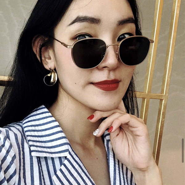 Sieviešu modernas apaļas saulesbrilles ar plānu rāmi