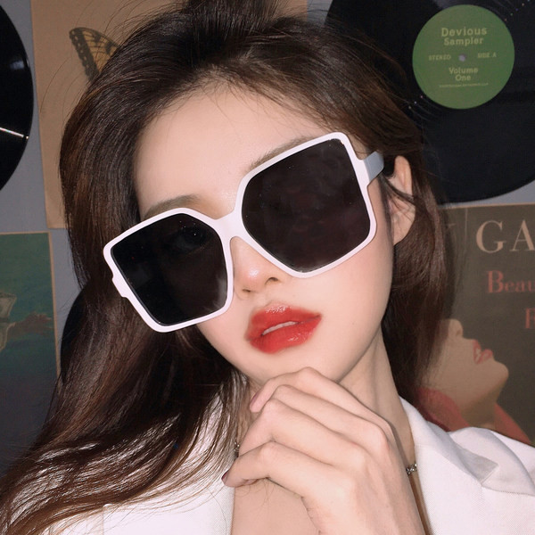 Sieviešu modernas kvadrātveida saulesbrilles