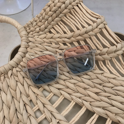 Sieviešu saulesbrilles ar kvadrātveida formu vairākās krāsās