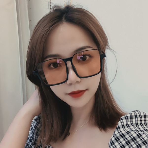 Sieviešu saulesbrilles ar kvadrātveida formu vairākās krāsās