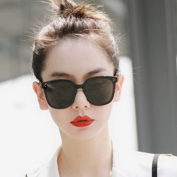 Ochelari de soare de dama actuali in forma patrata cu efect de oglinda