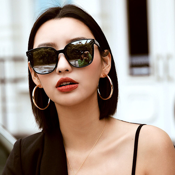 Ochelari de soare de dama actuali in forma patrata cu efect de oglinda