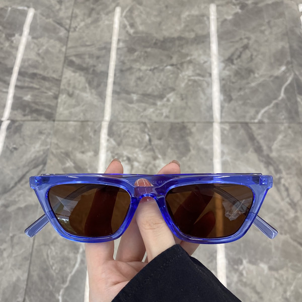 Jauns sieviešu briļļu modelis ar nestandarta formu