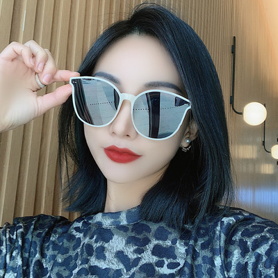 Modernas sieviešu saulesbrilles ar UV aizsardzību