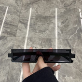 Dažādu krāsu sieviešu brilles ar nestandarta formu