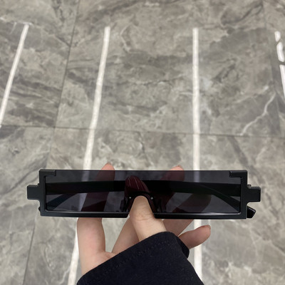 Dažādu krāsu sieviešu brilles ar nestandarta formu