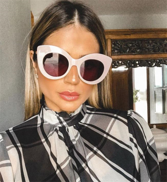 Sieviešu saulesbrilles retro modelī