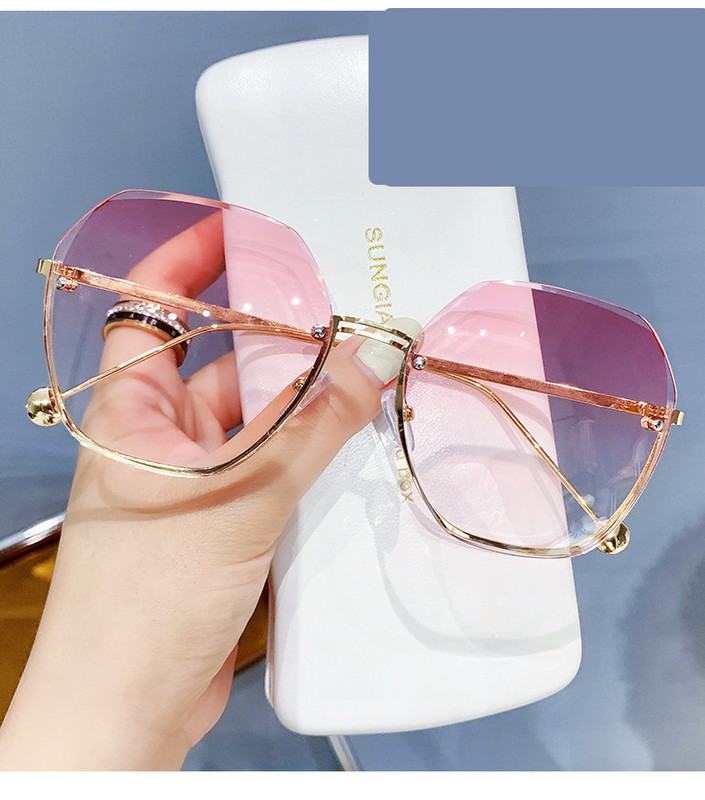 Γυναικεία γυαλιά ηλίου με στρογγυλό σχήμα και μεταλλικά στοιχεία