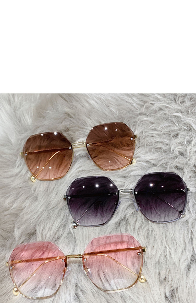 Γυναικεία γυαλιά ηλίου με στρογγυλό σχήμα και μεταλλικά στοιχεία