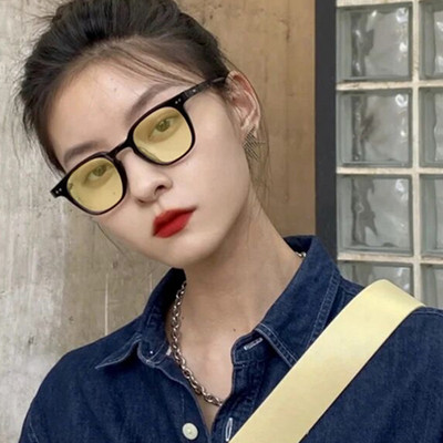 Jauns sieviešu saulesbriļļu modelis ar gaišām un tumšām lēcām