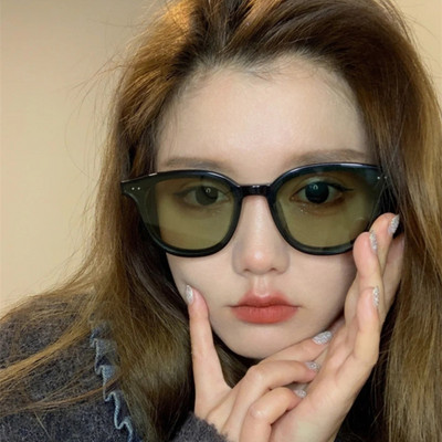 Ochelari de soare retro pentru femei