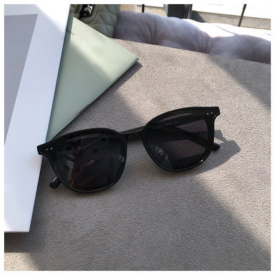 Ochelari de soare rotunzi pentru femei