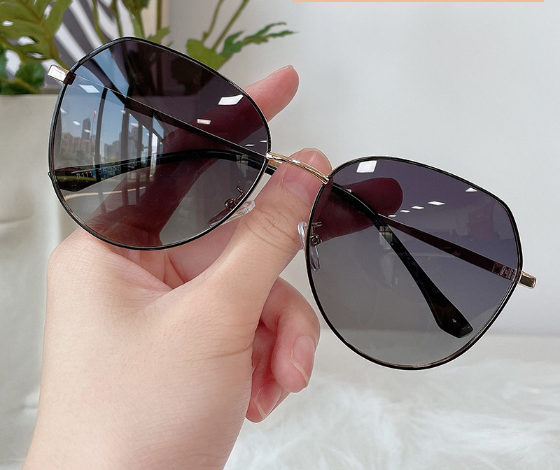 Модерни слънцезащитни очила за жени с тънка метална рамка