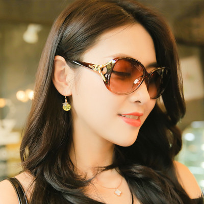 Sieviešu brilles ar platu rāmi un metāla apdari - vairāki modeļi