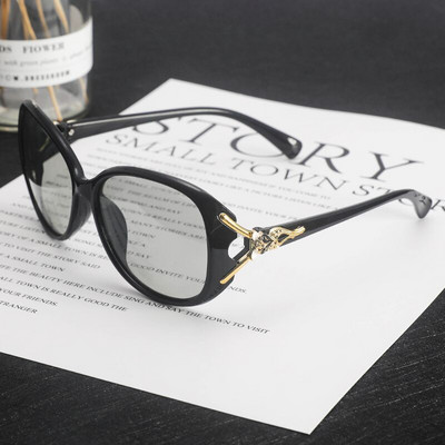 Sieviešu brilles ar platu rāmi un metāla apdari - vairāki modeļi