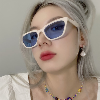 Слънчеви очила в унисекс модел и три цвята на рамката