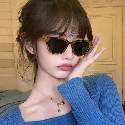 Слънчеви очила в унисекс модел и три цвята на рамката