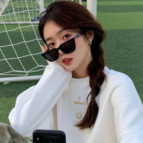 Слънчеви очила в унисекс модел и три цвята на рамката