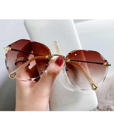 Ochelari de soare rotunzi de actualitate pentru femei, cu o ramă subțire