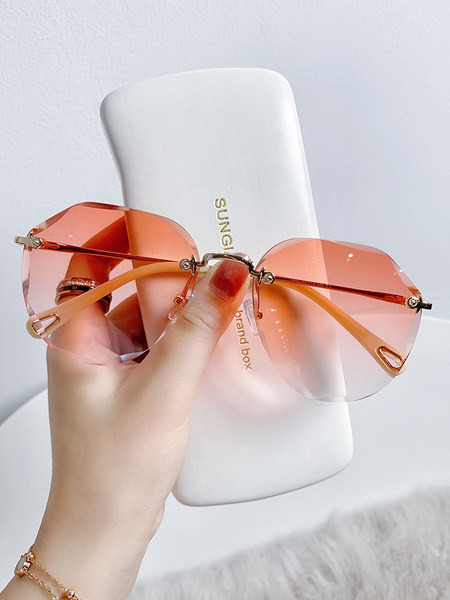 Sieviešu saulesbrilles ar plānu rāmi un krāsainām lēcām