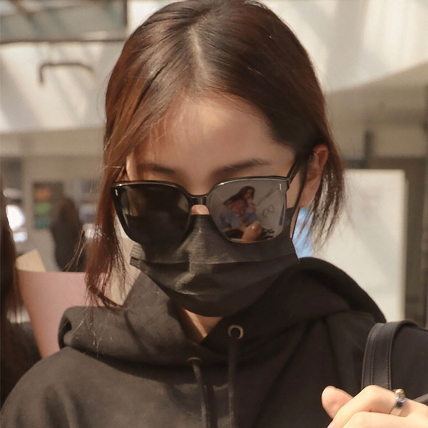 Jauns sieviešu briļļu modelis ar UV aizsardzību