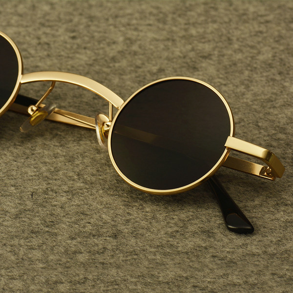 Jauns briļļu modelis apaļas formas retro stilā