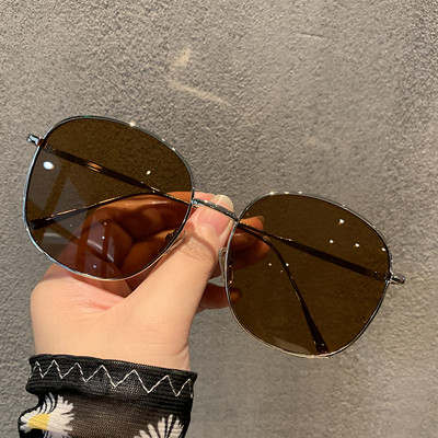 Sieviešu ikdienas brilles apaļā formā ar plānu rāmi