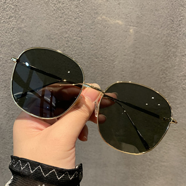 Sieviešu ikdienas brilles apaļā formā ar plānu rāmi