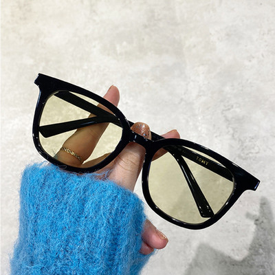 Γυναικεία γυαλιά με φαρδύ πλαίσιο σε διάφορα χρώματα