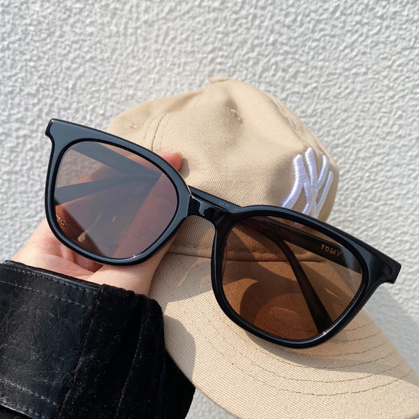 Γυναικεία γυαλιά με φαρδύ πλαίσιο σε διάφορα χρώματα