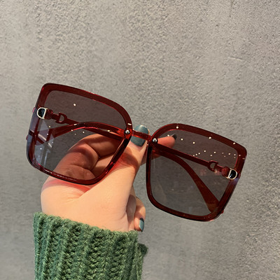 Sieviešu polarizētās saulesbrilles kvadrāta formā