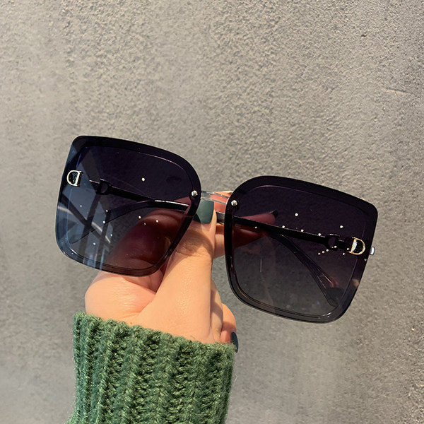 Sieviešu polarizētās saulesbrilles kvadrāta formā