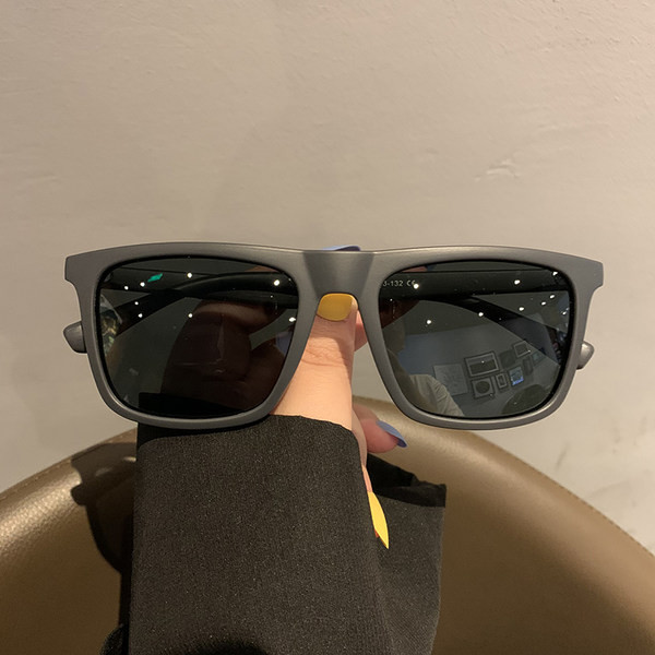 Sieviešu stilīgas polarizētās brilles kvadrāta formā