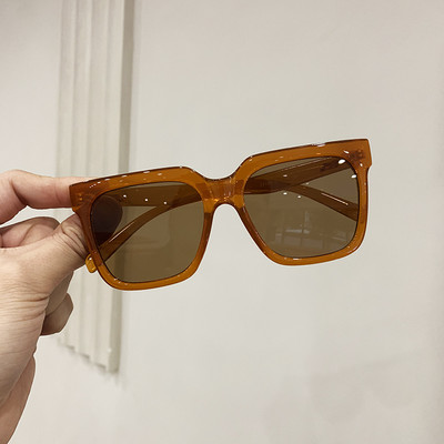 Sieviešu kvadrātveida saulesbrilles