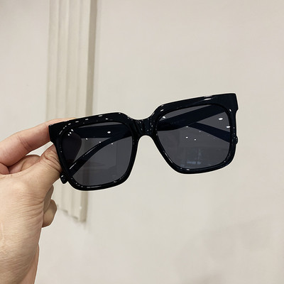 Sieviešu kvadrātveida saulesbrilles