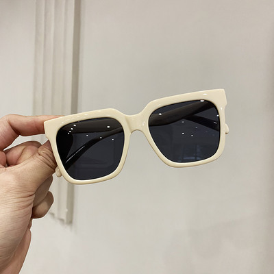Sieviešu kvadrātveida saulesbrilles