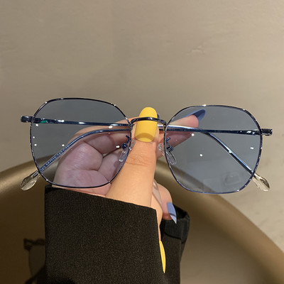 Sieviešu ikdienas saulesbrilles ar plānu rāmi