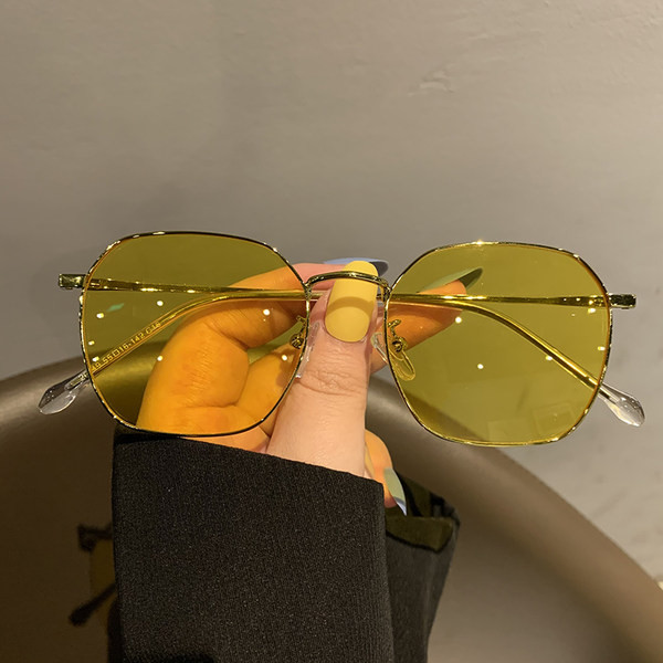 Sieviešu ikdienas saulesbrilles ar plānu rāmi