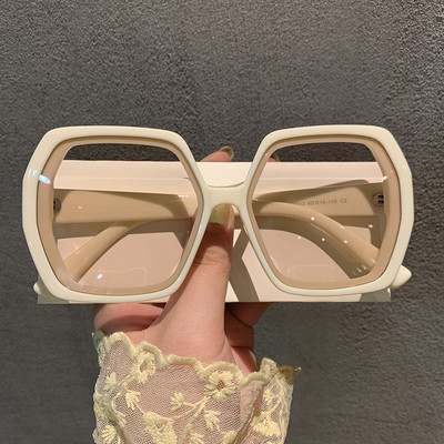 Elegantne ženske četvrtaste sunčane naočale