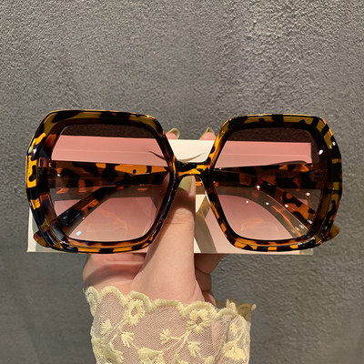 Elegantne ženske četvrtaste sunčane naočale