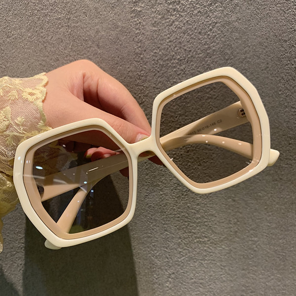 Elegantne ženske četvrtaste sunčane naočale