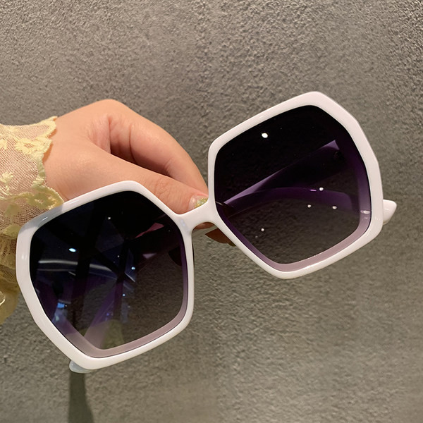 Elegantne ženske četvrtaste sunčane naočale