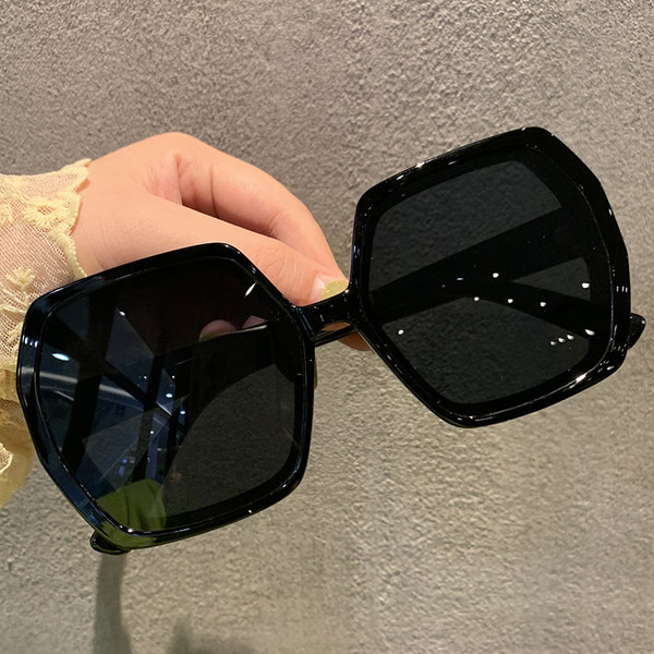 Elegantne ženske četvrtaste sunčane naočale