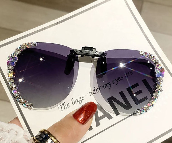 Sieviešu brilles ar akmeņiem un plānu rāmi