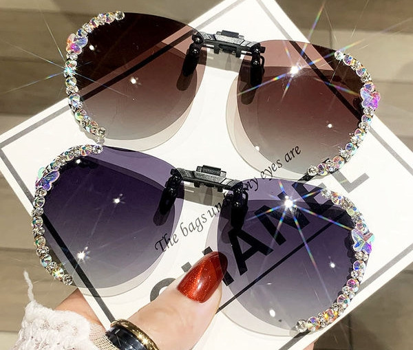 Sieviešu brilles ar akmeņiem un plānu rāmi